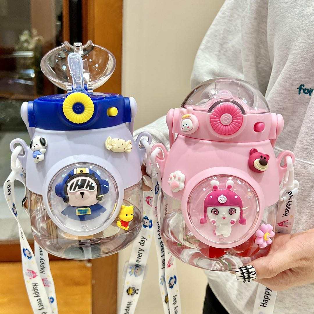 🌸 Gourde Enfant 3D Décorée – Design Mignon et Pratique 🌸